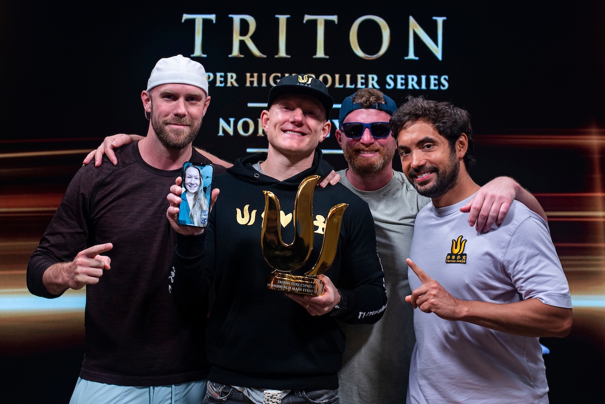 Jason Koon comemorando o sétimo título na Triton Series (Foto: Triton Poker)