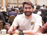 Bruno Desimoni passou com o 12º maior stack do Dia 1B