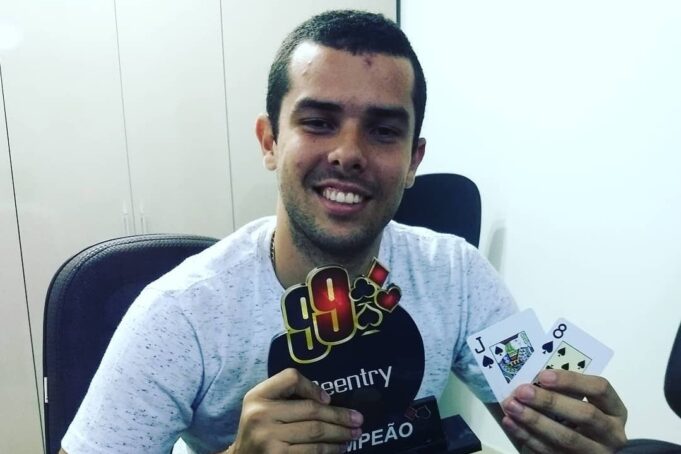 Douglas Rodrigues conquistou um belo retorno com o título do #8-Medium