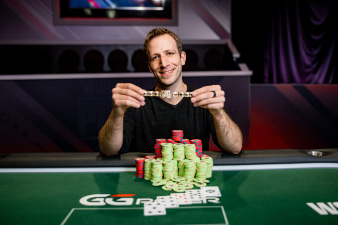 Benny Glaser se tornou o primeiro jogador europeu pentacampeão na WSOP (Foto: WSOP)