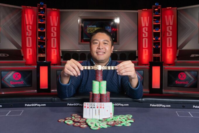 Brian Yoon se tornou apenas o 33º jogador na história da WSOP a ganhar cinco braceletes (Foto: WSOP)