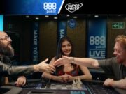 Embaixadores do 888poker se divertiram na mesa (Foto: Reprodução/YouTube)