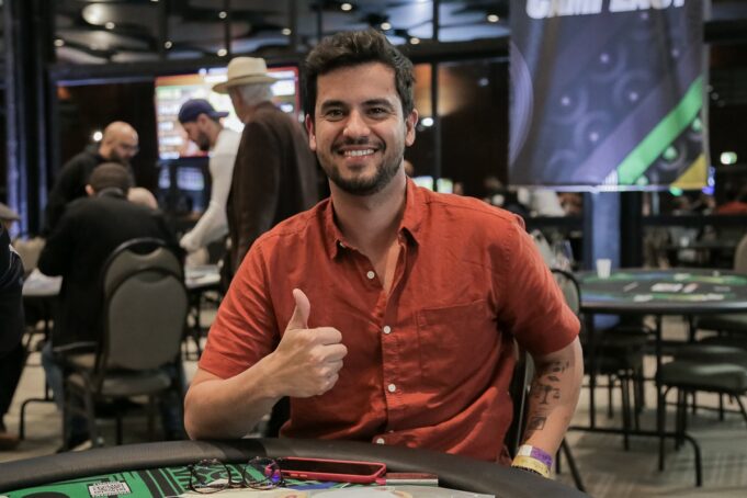 Douglas Mendes, chip leader do Dia 1 do 6-Handed do BSOP Brasília