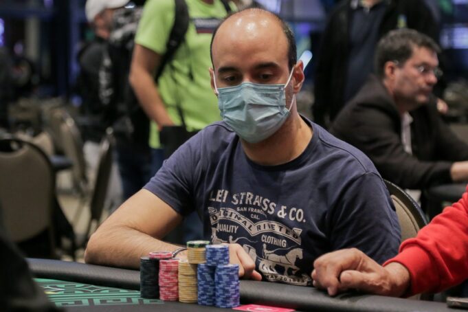 Ricardo Augusto, chip leader do Dia 1 do High Rollers