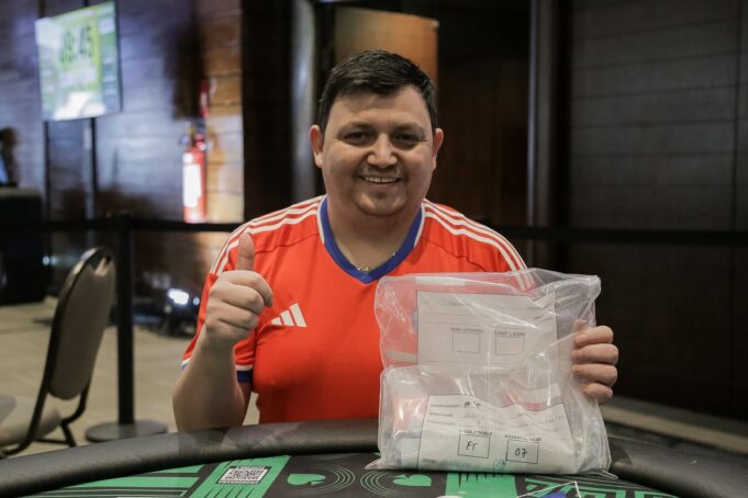 Rodrigo Delgado começará a FT do High Rollers na frente