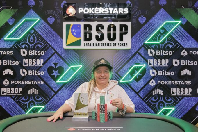 Carla Siqueira, campeã do Turbo Progressive KO do BSOP Brasília