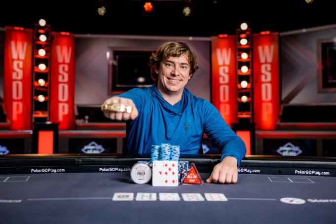 Chris Brewer conquistou o primeiro bracelete (fotos: WSOP)