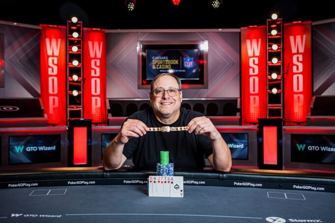 David Baker conseguiu uma grande recuperação no duelo final (Foto: WSOP)