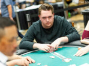 Ian Matakis conseguiu uma grande recuperação na reta final (Foto: Tomas Stacha / WSOP)