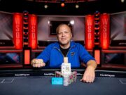 Jason Simon levou a maior forra da carreira o primeiro bracelete (Foto: WSOP)