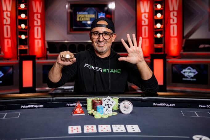 Josh Arieh entrou para um grupo seleto de pentacampeões (Foto: WSOP)