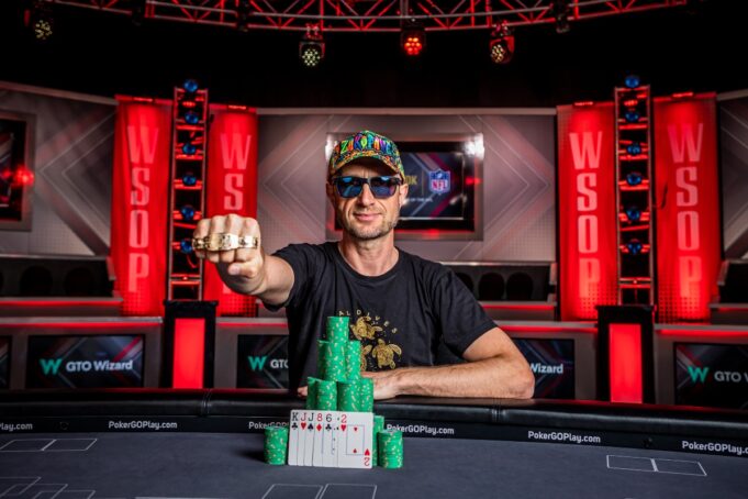 Marcin Horecki foi o melhor entre 566 participantes (Foto: WSOP)