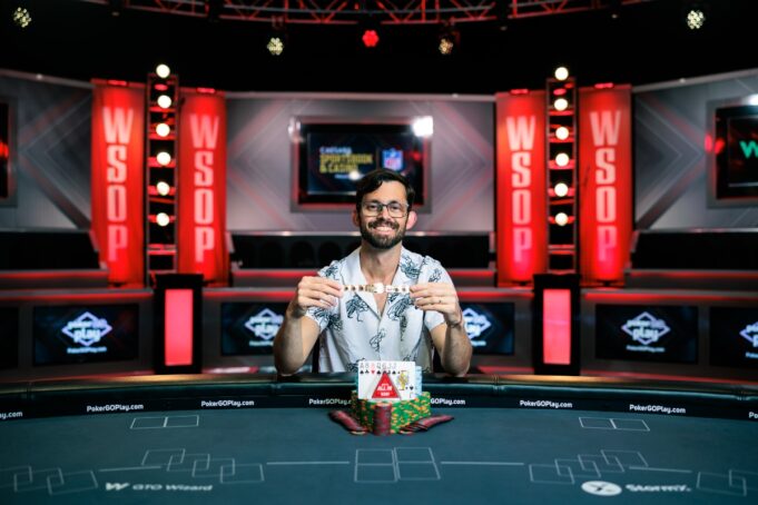 Mike Gorodinsky superou uma FT de peso no torneio de buy-in US$ 10.000 (Foto: WSOP)