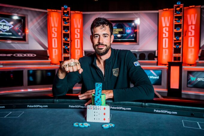 Nick Schulman bateu Andrew Hasdal no heads-up (Foto: WSOP)