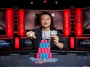 Qiang Xu derrotou Jason Johnson no heads-up (Foto: WSOP)