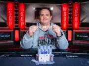 Robert Schulz conquistou sua primeira joia (Foto: WSOP)