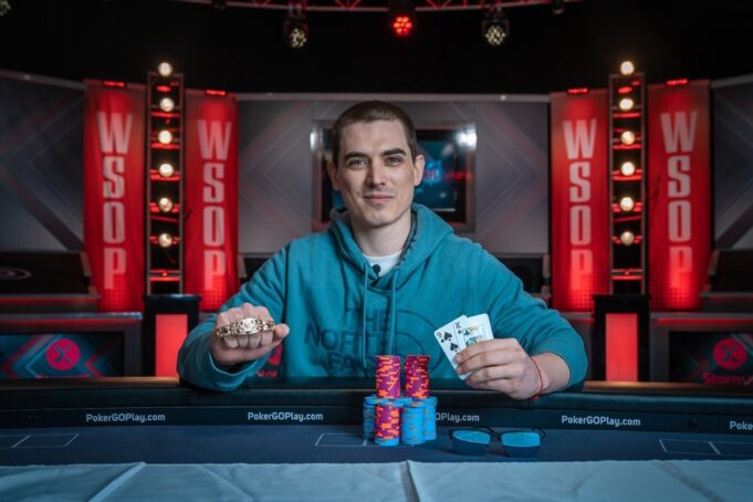 Valentino Konakchiev levou uma bela forra com o título (Foto: WSOP)