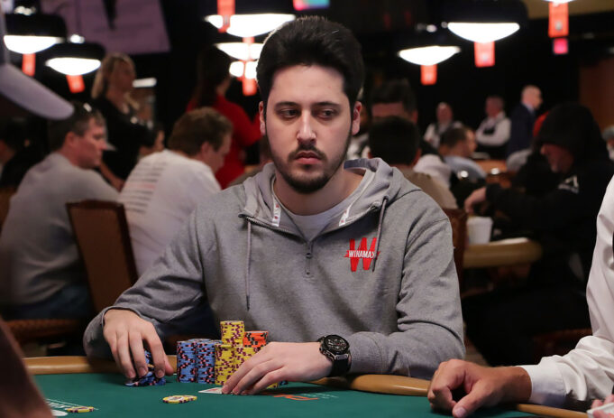 Adrian Mateos juntou um grande stack na primeira etapa do torneio supercaro