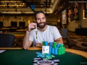 Alex Keating capturou a joia no último dia da série mundial (Foto: PokerNews)