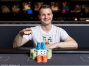 Alex Kulev conquistou o primeiro bracelete da carreira (Foto: WSOP)