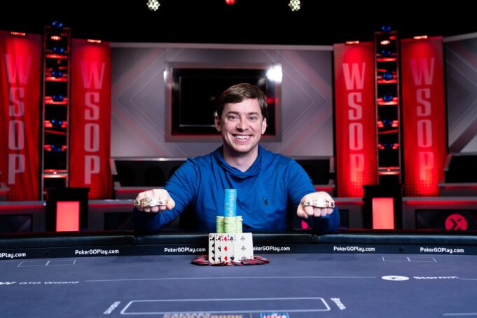 Chris Brewer se aproxima da liderança do POY da WSOP