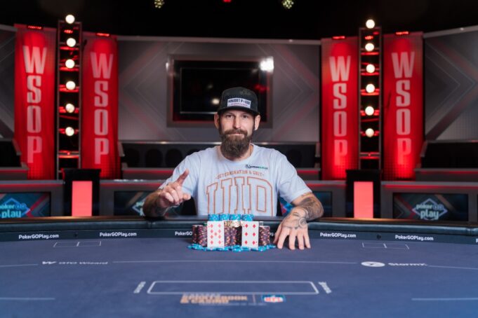 David Guay bateu um grande field para ficar com o título (Foto: WSOP)