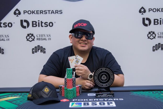 Erick Goni faturou seu primeiro troféu de campeão no BSOP