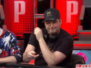 Phil Hellmuth foi eliminado no Dia 2 do Main Event da WSOP (Imagens: PokerGo)