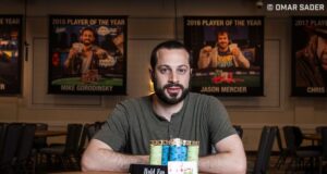 Ryan Miller se aproxima da marca de US$ 900 mil coletados em torneios ao vivo (Foto: WSOP)