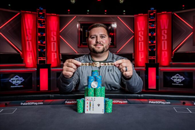 Thomas Skaggs, que já tinha um anel do circuito, agora possui a pulseira (Foto: WSOP)