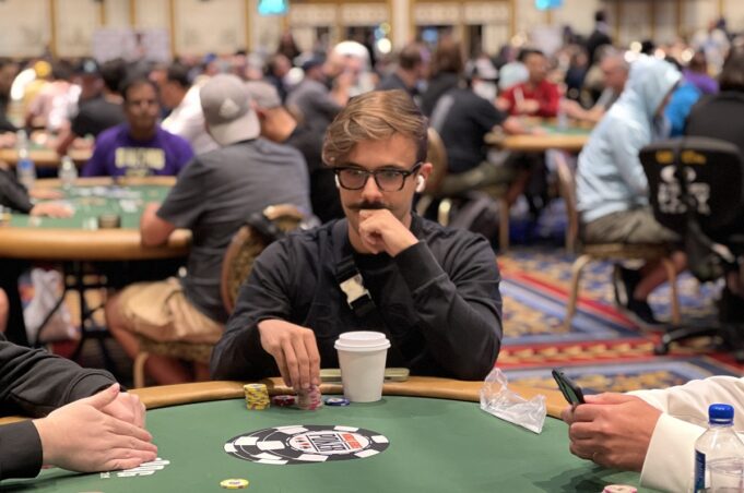 Yuri Martins ficou gigante no Main Event da WSOP