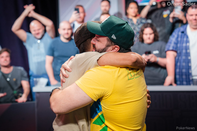 Yuri Martins e Vitor Dzivieleviski conquistaram o bracelete no mesmo ano na WSOP (Foto: Omar Sadre