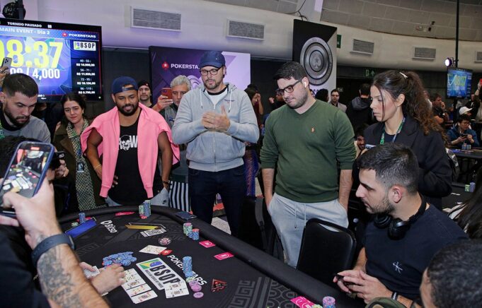 Maicon Vagner (de verde) foi eliminado por Eduardo Cunha (de cinza) na bolha do Main Event