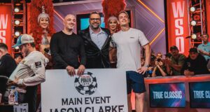 Jason Clarke está garantido no Main Event da WSOP até 2053 (Foto: PokerNews)