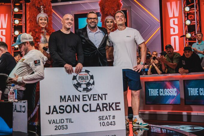 Jason Clarke está garantido no Main Event da WSOP até 2053 (Foto: PokerNews)