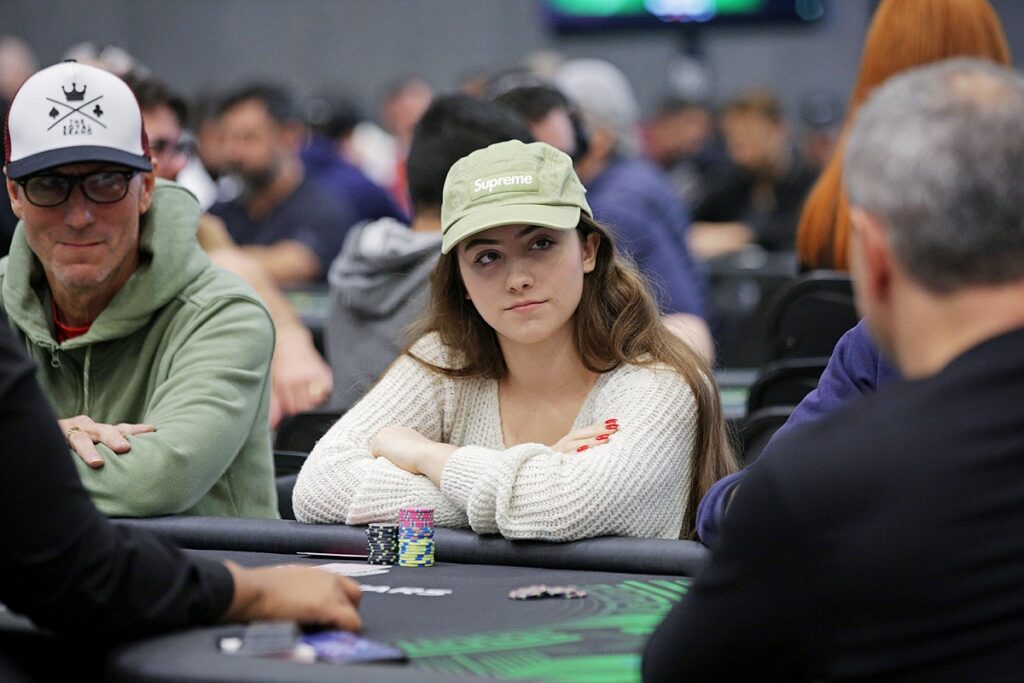 Sofia Espanha está no Main Event do BSOP Winter Millions