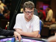 Gabriel Schroeder tem um belo stack no Estrellas Main Event