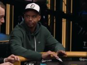 Phil Ivey não escondeu a decepção no showdown (Foto: Reprodução/Twitter @TritonPoker)