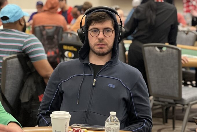 Thiago Crema tem um grande stack para o Dia 2 do Mini Main Event da WSOP Online