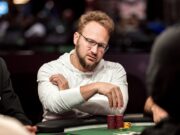 Calvin Anderson levou sua conta "projector52" ao lugar mais alto do pódio (Foto: PokerNews)