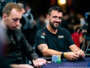 André Akkari deu aula de como jogar short stack e foi quinto no EPT Barcelona