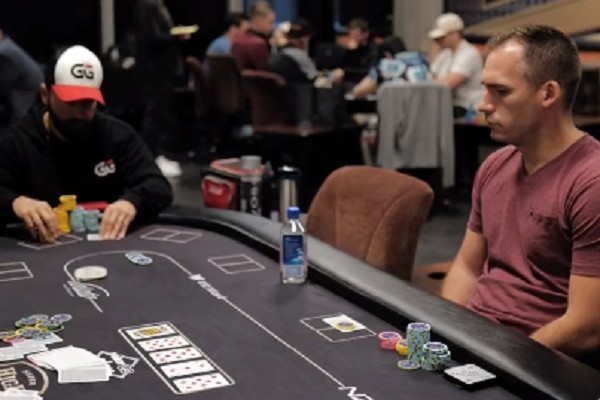 Daniel Negreanu e Justin Bonomo se envolveram em potão logo no início