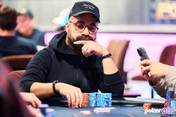 Orpen Kisacikoglu puxa a fila no Evento #6 do Poker Masters (foto: PokerGO)