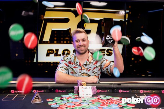 Adam Hendrix eliminou metade da mesa final para levar o título (Foto: PokerGO)