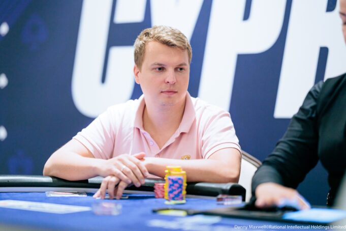 Aleksejs Ponakovs conquistou a espada prateada no EPT Chipre