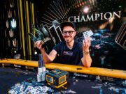 Dan Smith foi só sorrisos com o título em Monte Carlo (Foto: Triton Poker)