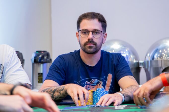 Felipe Boianovsky avançou na ponta do chip count