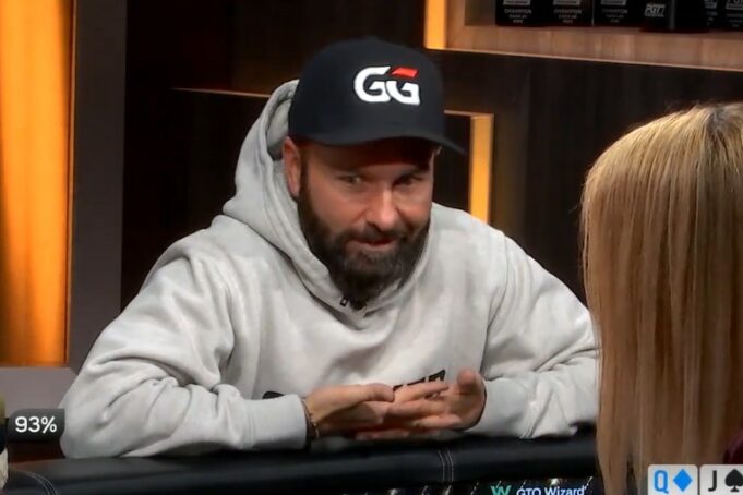 Daniel Negreanu viu um dos piores showdowns possíveis (Reprodução/Twitter @PokerGO)