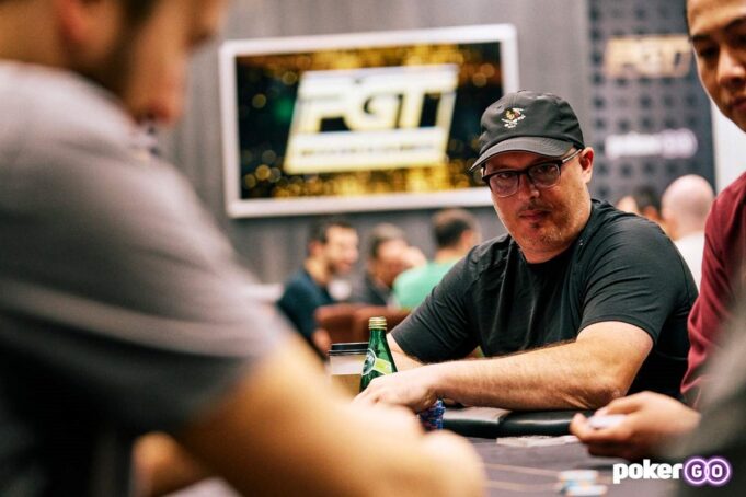 Paul Volpe começará a FT do Evento #1 em vantagem (Foto: PokerGO)