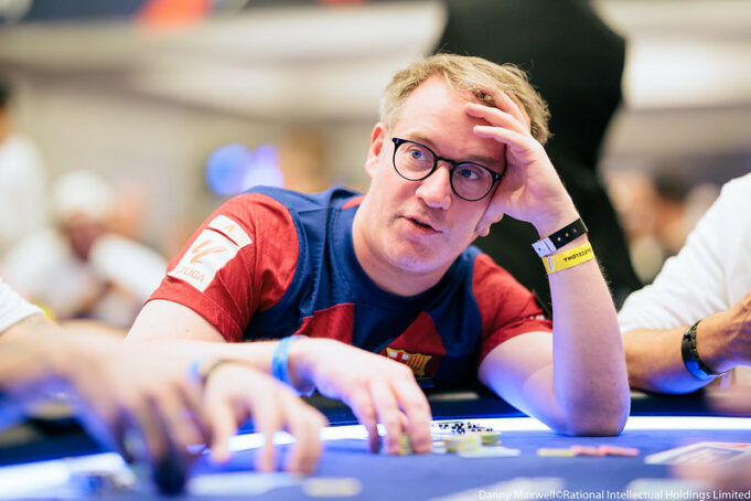 Sam Grafton pegou o blefe de Mikita Badziakouski no US$ 25K High Roller